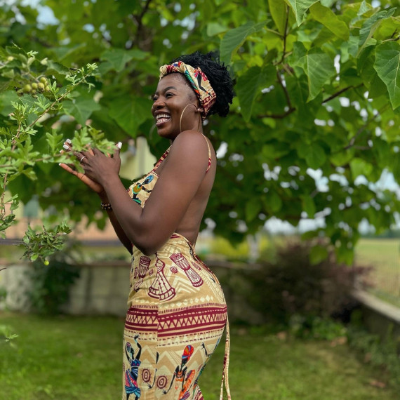 https://www.oluchitribe.com/products/african-ankara-open-back-dress