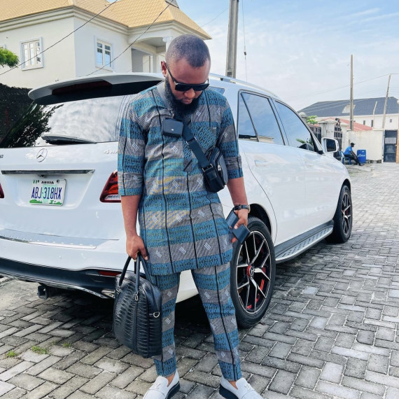 https://www.oluchitribe.com/products/afrikente-men-suit